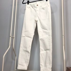 White cuffed skinny jeans